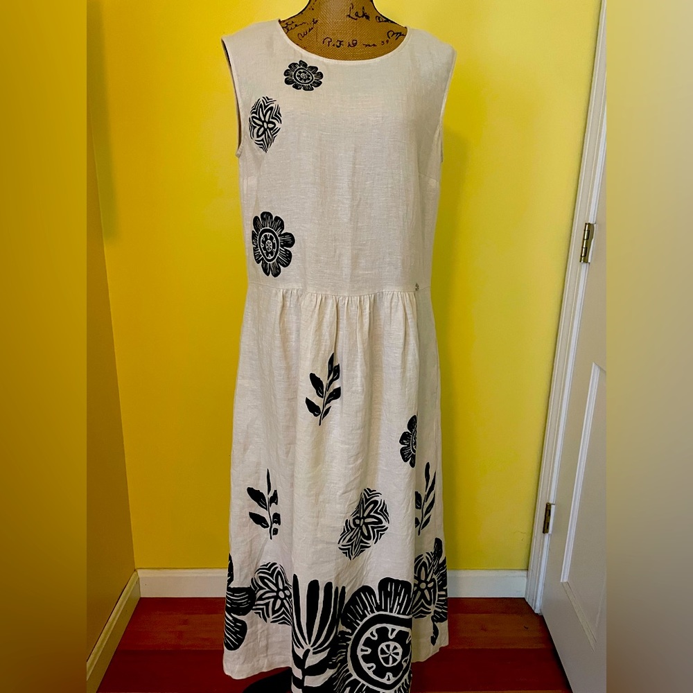 Linen sleeves dress.